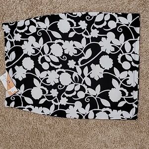 NWT Honey and Lace women's sz medium stretchy black and white skirt